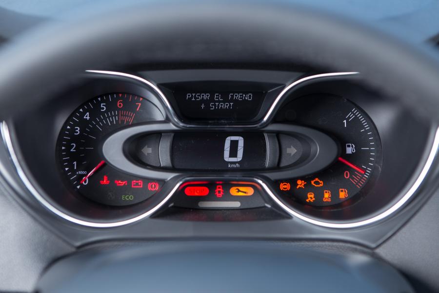 Панель приборов Renault Captur 2016 года  (LA) (фото 23 из 43)